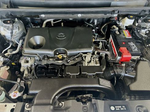 Used 2020 Toyota RAV4 XLE w/ Convenience Package FWD image 27