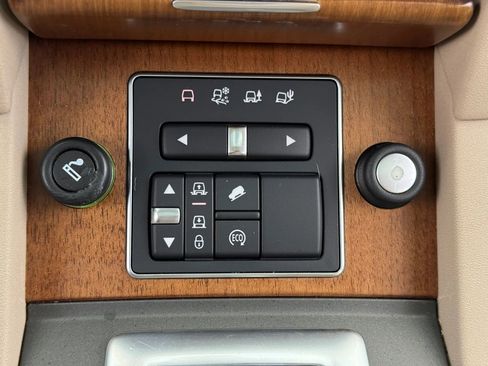 Used 2016 Land Rover LR4 HSE LUX image 25