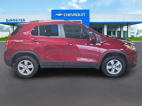 Used 2021 Chevrolet Trax LT w/ Driver Confidence Package image 6