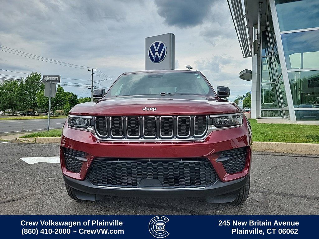 Used 2024 Jeep Grand Cherokee Laredo X AWD/4WD image 23