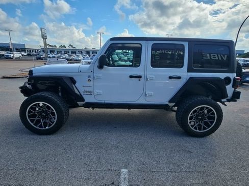 Used 2018 Jeep Wrangler Unlimited Sahara AWD/4WD image 4