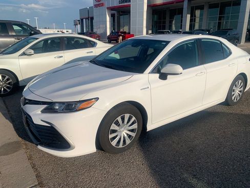 Used 2021 Toyota Camry LE FWD image 19