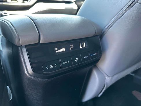 Used 2020 Toyota Highlander Limited image 25