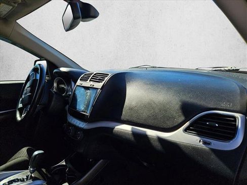 Used 2019 Dodge Journey SE w/ Premium Group image 20