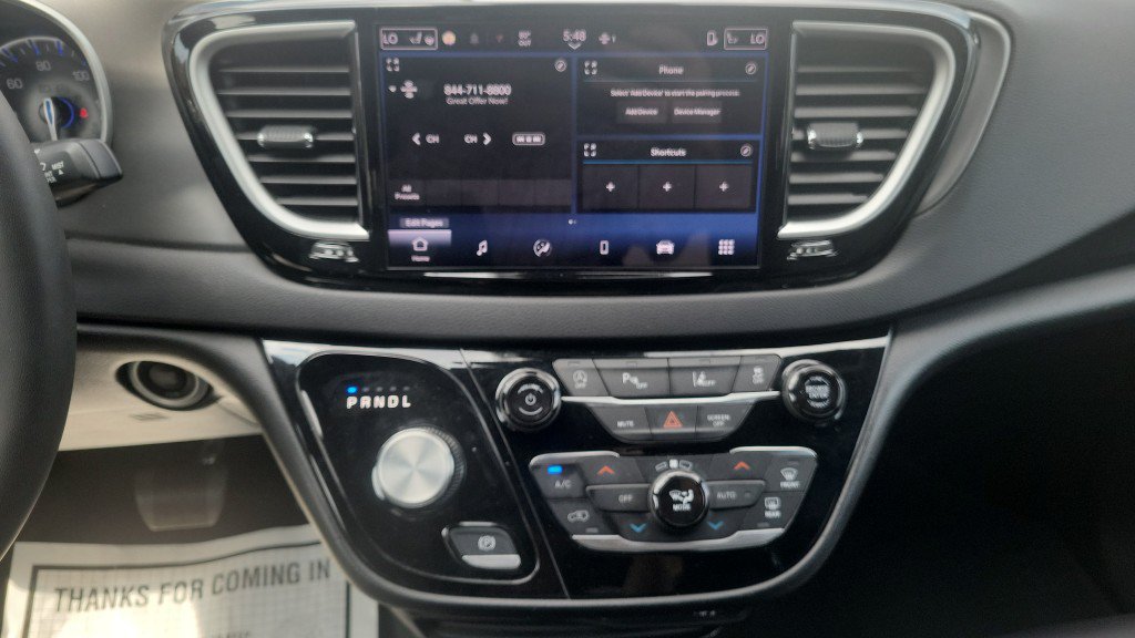 Used 2025 Chrysler Pacifica Select FWD image 33