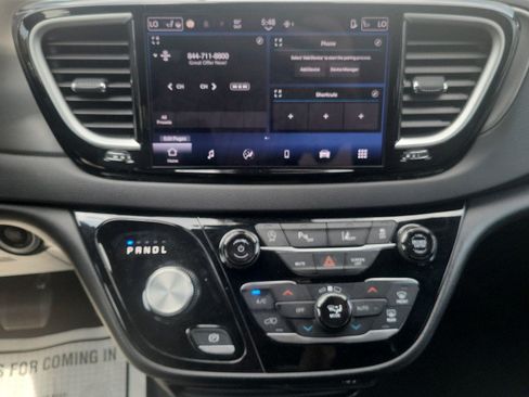 Used 2025 Chrysler Pacifica Select FWD image 33