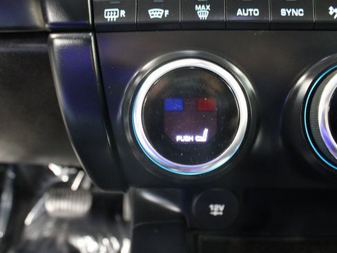 Used 2018 Jaguar E-PACE S image 23