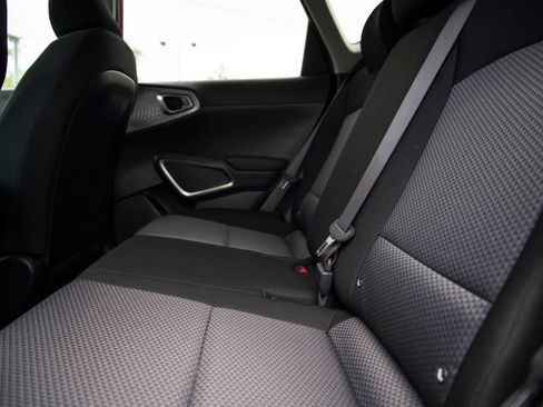 Used 2023 Kia Soul LX w/ LX Technology Package FWD image 12