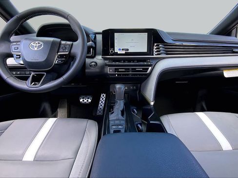 Used 2025 Toyota Camry SE w/ Convenience Package FWD image 15