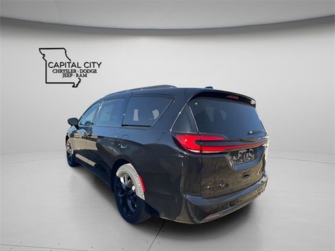 New 2026 Chrysler Pacifica Select image 5