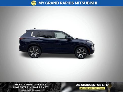 New 2026 Mitsubishi Outlander SE AWD/4WD image 2