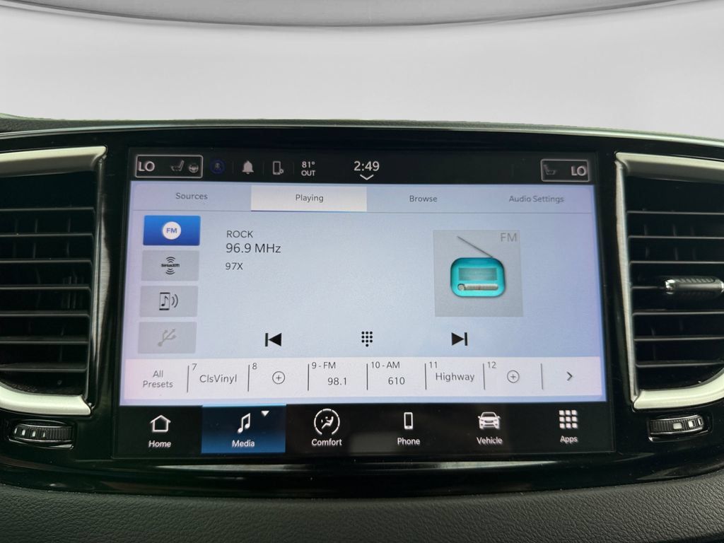 Used 2024 Chrysler Pacifica Touring-L FWD image 22