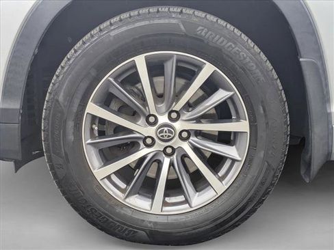 Used 2018 Toyota Highlander XLE image 25