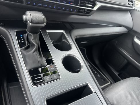 Used 2023 Toyota Sienna XSE image 19