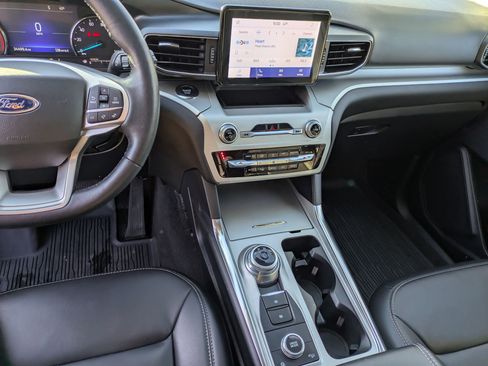 Certified 2022 Ford Explorer XLT w/ Equipment Group 202A image 22