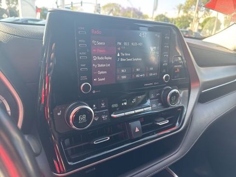 Used 2022 Toyota Highlander XLE FWD image 21