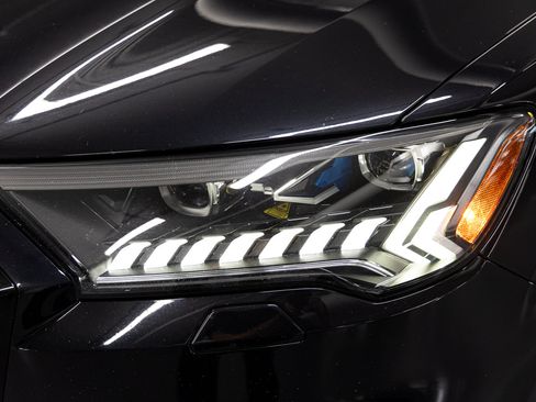 Used 2021 Audi Q7 3.0T Prestige AWD/4WD image 13