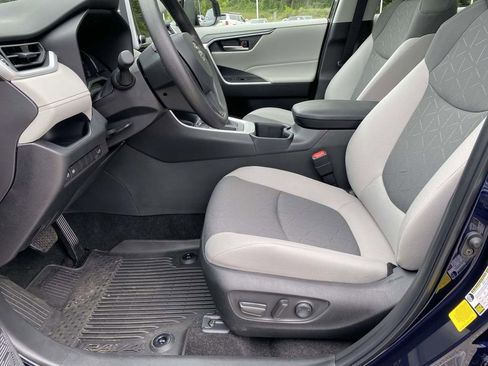 Used 2025 Toyota RAV4 XLE w/ Convenience Package FWD image 18