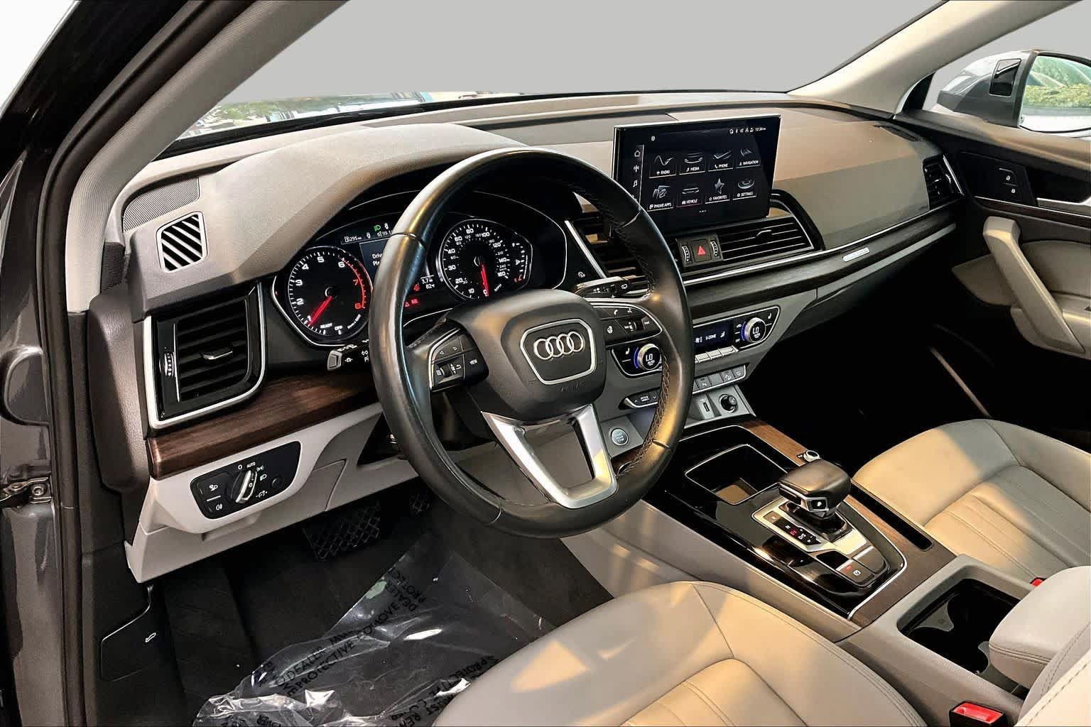 Used 2023 Audi Q5 2.0T Premium w/ Convenience Package AWD/4WD image 18