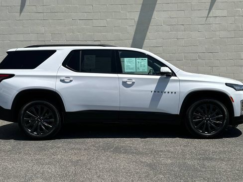 Certified 2022 Chevrolet Traverse RS FWD image 3