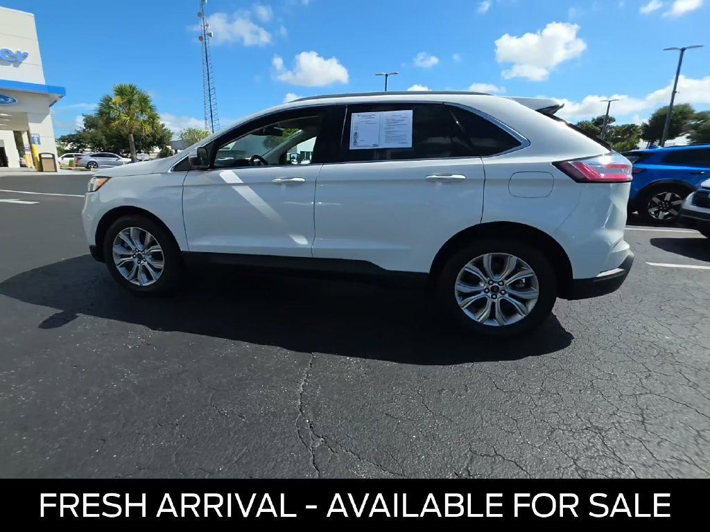 Used 2023 Ford Edge Titanium AWD/4WD image 3