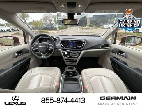 Used 2018 Chrysler Pacifica Touring-L FWD image 14