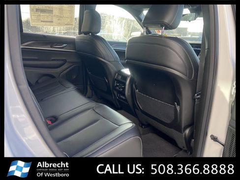 New 2025 Jeep Grand Cherokee Limited w/ Luxury Tech Group II AWD/4WD image 13