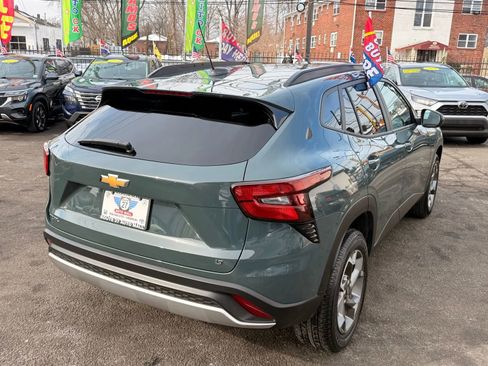 Used 2025 Chevrolet Trax LT image 7