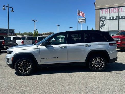 Used 2023 Jeep Grand Cherokee Trailhawk w/ Advanced Protech Group II AWD/4WD image 3