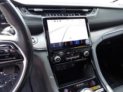 Certified 2022 Jeep Grand Cherokee L Overland image 23