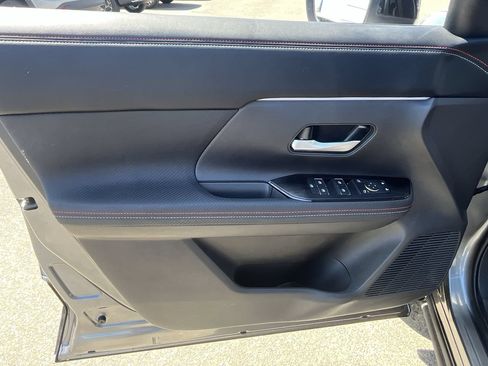 Used 2025 Nissan Kicks SR FWD image 19