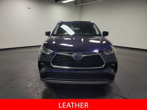Used 2022 Toyota Highlander Platinum image 3