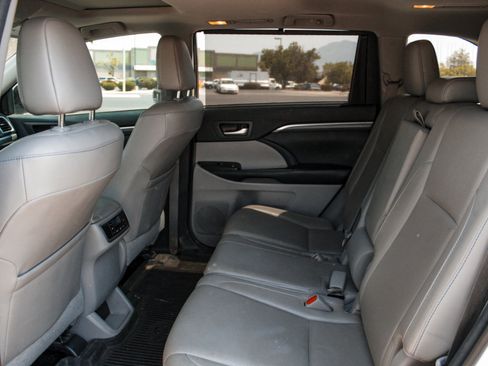 Used 2018 Toyota Highlander Limited AWD/4WD image 25