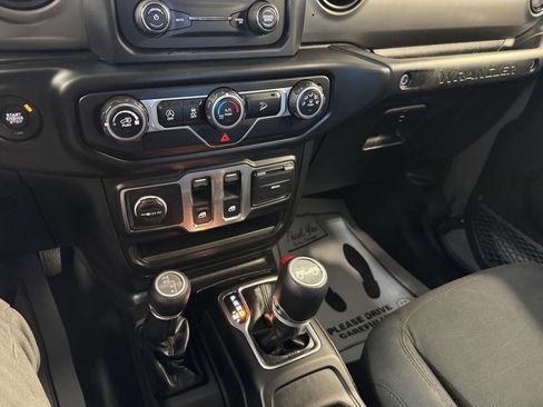 Used 2019 Jeep Wrangler Sport image 26