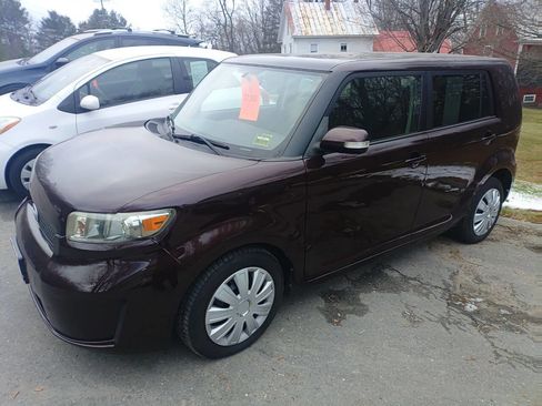Used 2010 Scion xB image 3