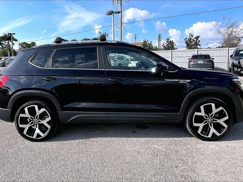 Certified 2022 Volkswagen Taos SEL image 4