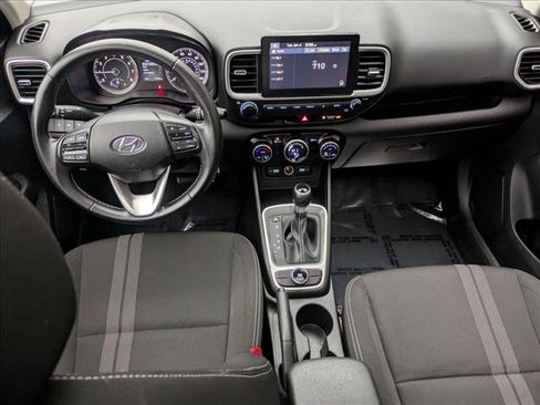 Used 2022 Hyundai Venue SEL image 17