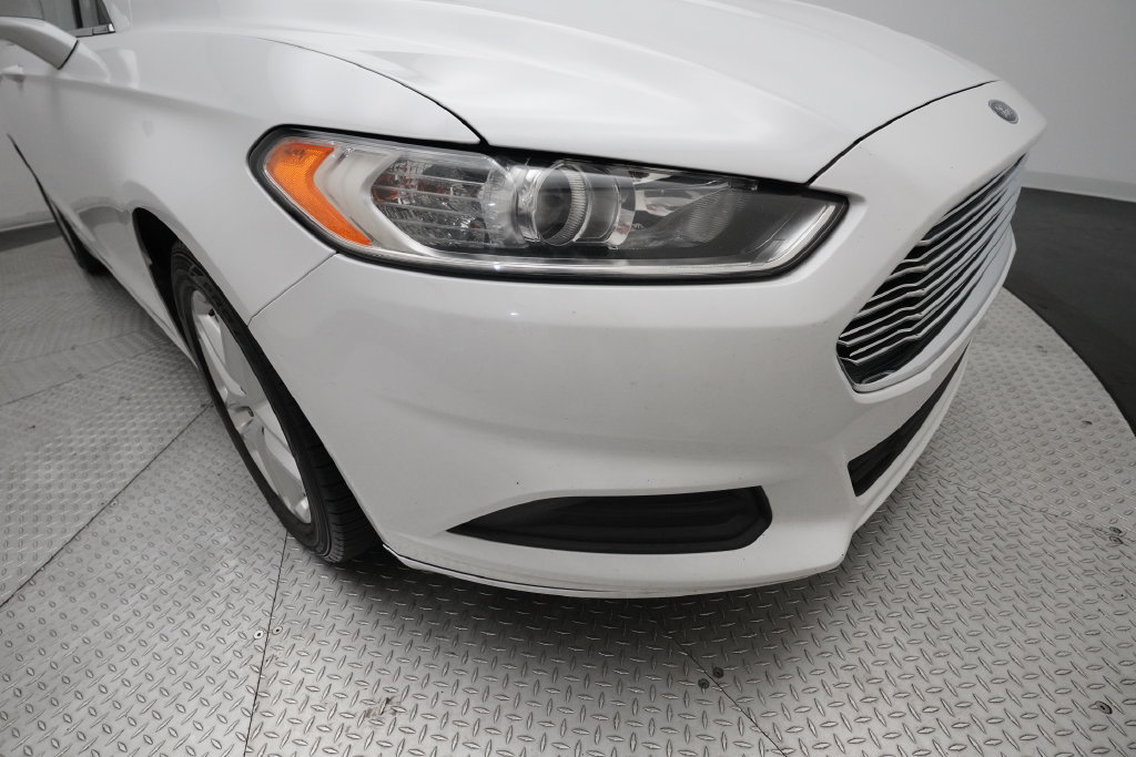 Used 2016 Ford Fusion SE FWD image 24