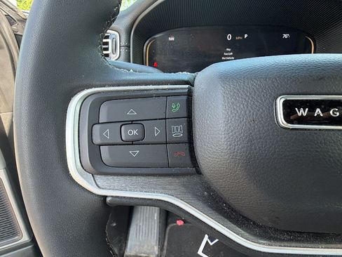 Used 2025 Jeep Wagoneer L 4WD image 30