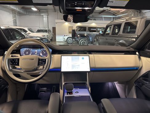 Used 2024 Land Rover Range Rover SE image 17