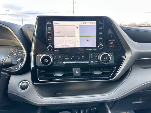 Used 2021 Toyota Highlander XLE image 24