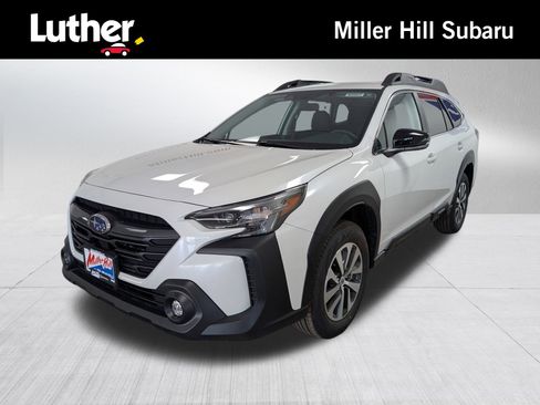 Used 2025 Subaru Outback Premium image 1