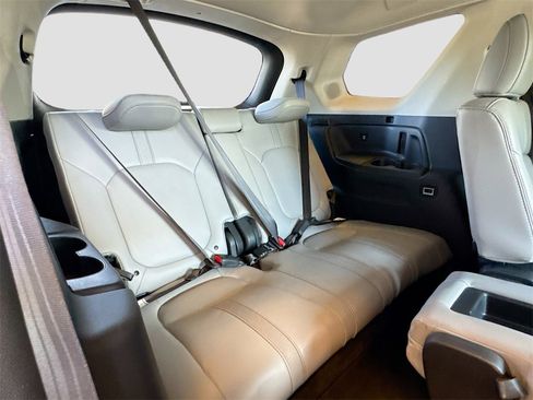 Used 2025 Honda Pilot Touring image 30