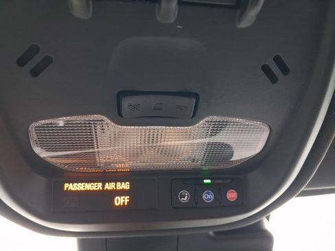 Used 2025 Chevrolet Trax RS w/ Sunroof Package FWD image 23