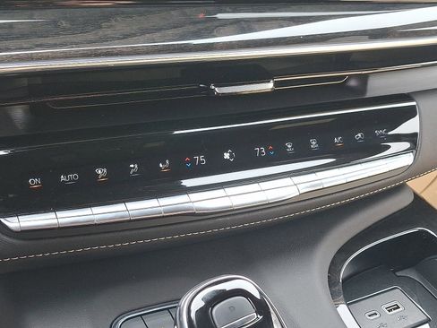 Certified 2024 Cadillac Escalade ESV Premium Luxury w/ Performance Package AWD/4WD image 24