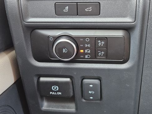 Used 2023 Ford Expedition XLT image 23