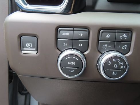 Certified 2026 GMC Sierra 3500 Denali w/ Denali Reserve Package AWD/4WD image 44