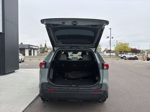 Used 2020 Toyota RAV4 XLE Premium image 8