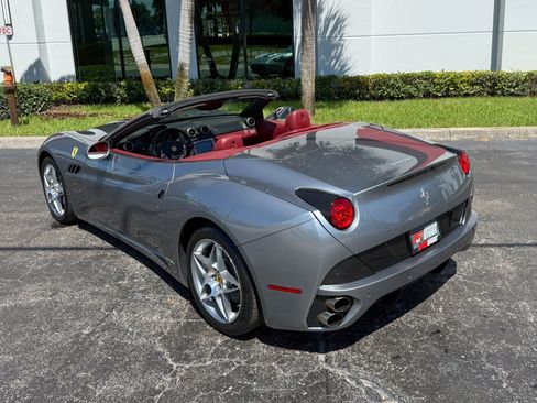 Used 2010 Ferrari California RWD image 23