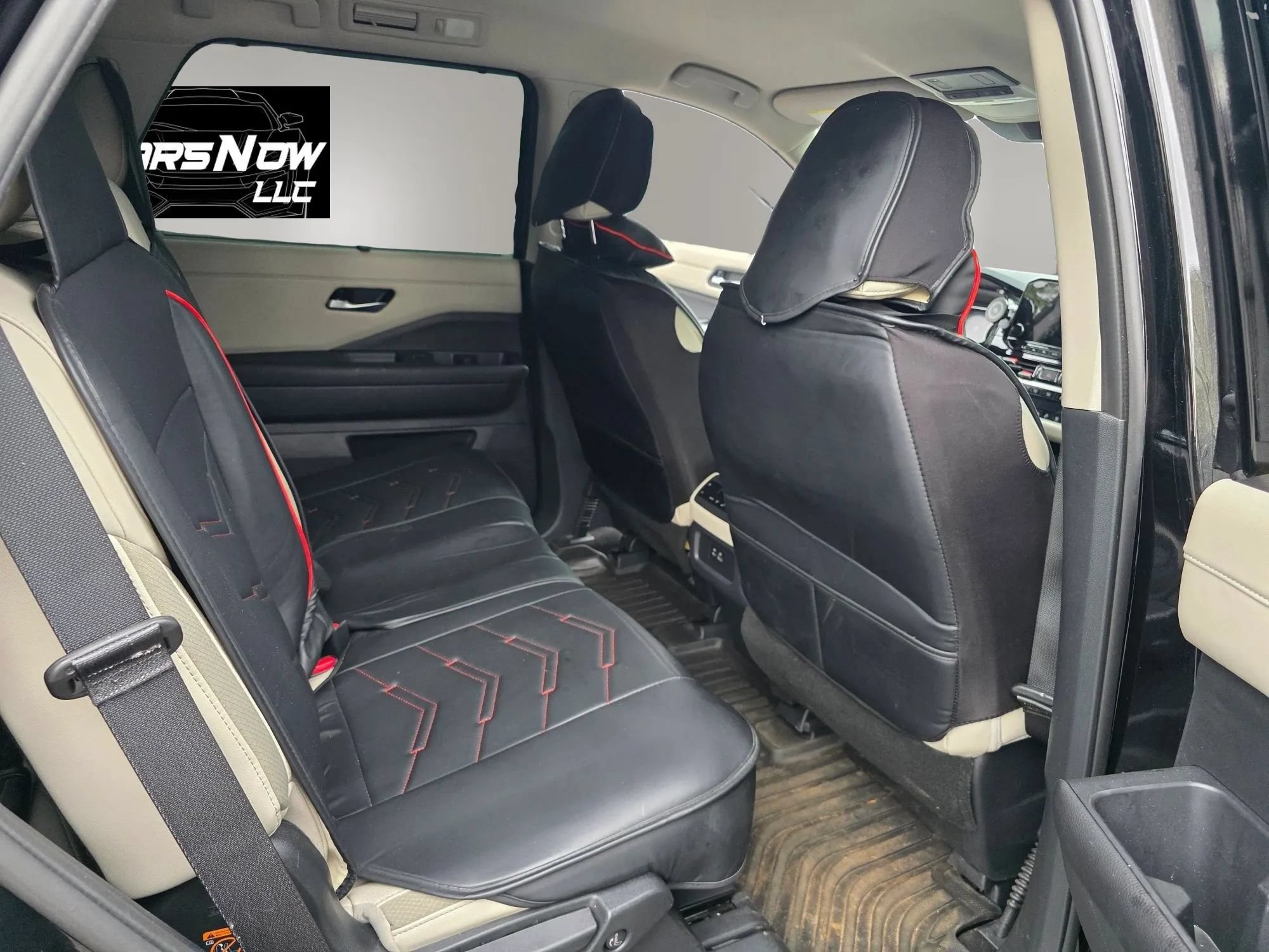 Used 2025 Nissan Pathfinder SL w/ Black Appearance Package AWD/4WD image 13